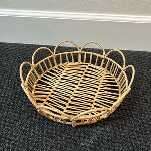 Small scalloped tray